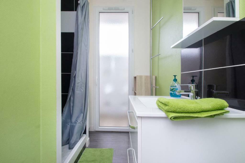 Appartement 2 Chambres - Parking Prive 렌 외부 사진